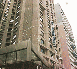050902_sp_chuvadinheiro_a.gif